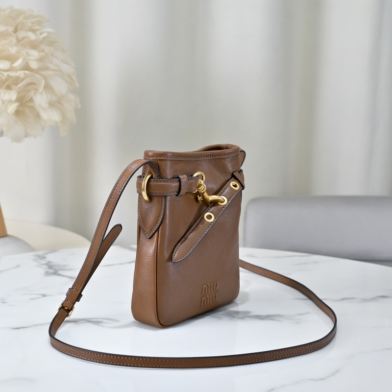 5NR461，Miu Miu 新品迷你福袋小水桶包Aventure，采用頂級進口