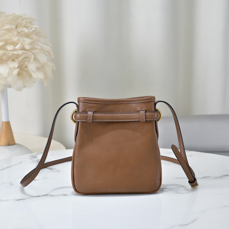 5NR461，Miu Miu 新品迷你福袋小水桶包Aventure，采用頂級進口