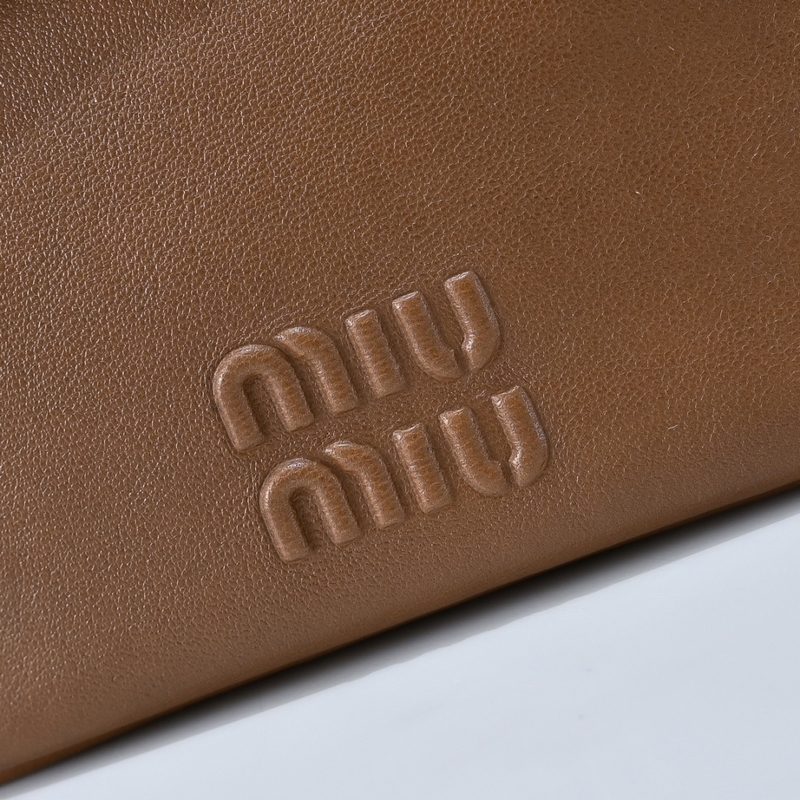 5NR461，Miu Miu 新品迷你福袋小水桶包Aventure，采用頂級進口