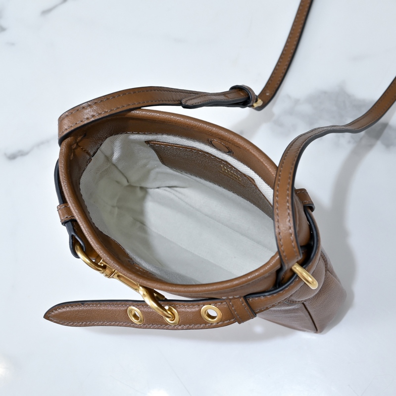 5NR461，Miu Miu 新品迷你福袋小水桶包Aventure，采用頂級進口