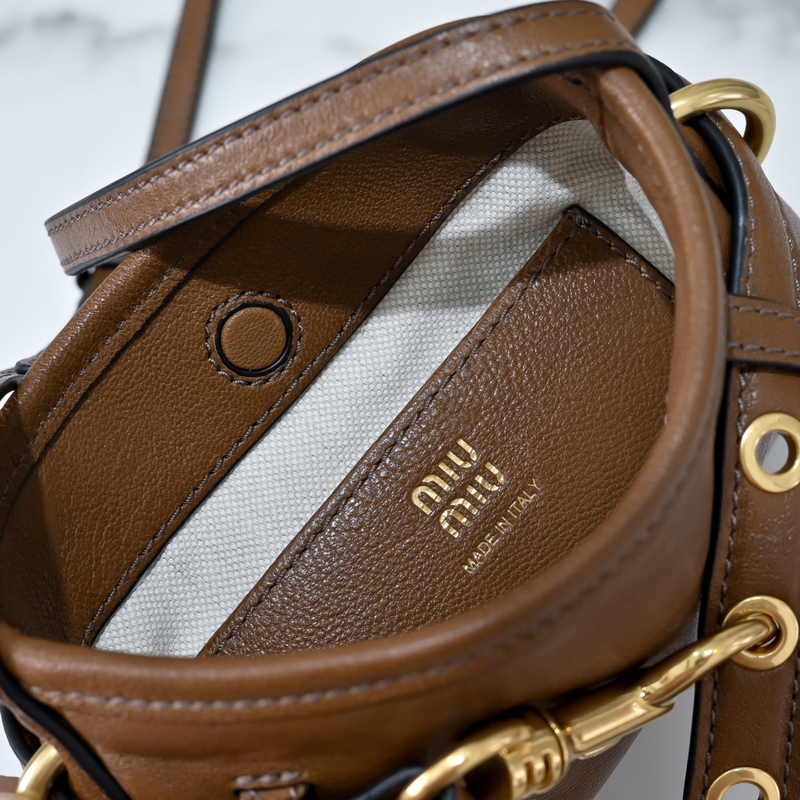 5NR461，Miu Miu 新品迷你福袋小水桶包Aventure，采用頂級進口