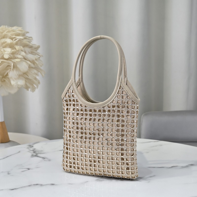 5BA281鑽石包 這款手袋通體覆蓋由人造仿水晶組成的幾何圖案，細(xì)節(jié)精緻考究，經(jīng)