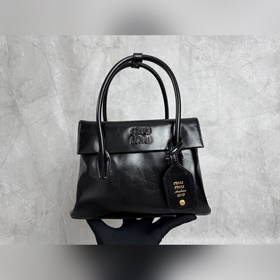 5BA303 原廠Miu 張?jiān)⑼钚憧?中古手提包 探索女性多元風(fēng)貌 複古風(fēng)情