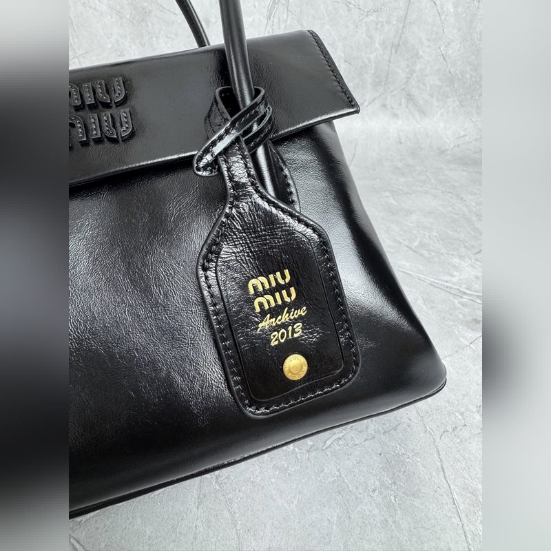 5BA303 原廠Miu 張元英同款秀款 中古手提包 探索女性多元風貌 複古風情