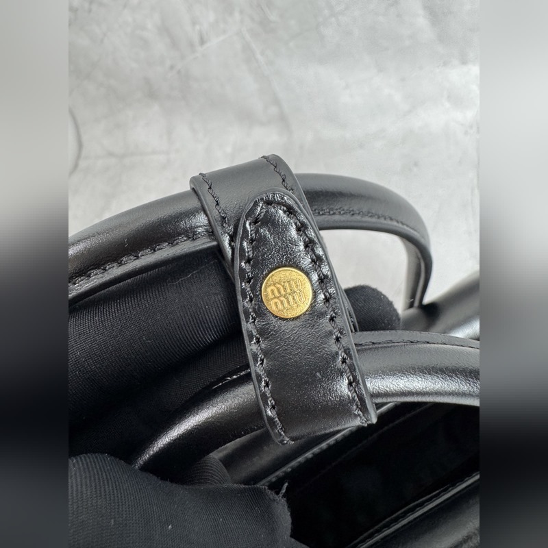 5BA303 原廠Miu 張元英同款秀款 中古手提包 探索女性多元風貌 複古風情