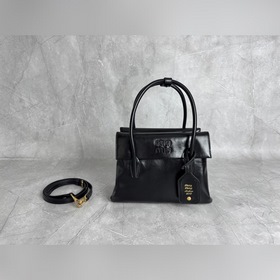 5BA303 原廠Miu 張?jiān)⑼钚憧?中古手提包 探索女性多元風(fēng)貌 複古風(fēng)情