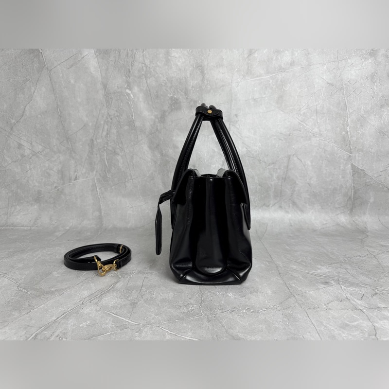 5BA303 原廠Miu 張元英同款秀款 中古手提包 探索女性多元風貌 複古風情