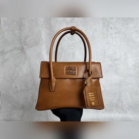 5BA303 原廠Miu 張?jiān)⑼钚憧?中古手提包 探索女性多元風(fēng)貌 複古風(fēng)情