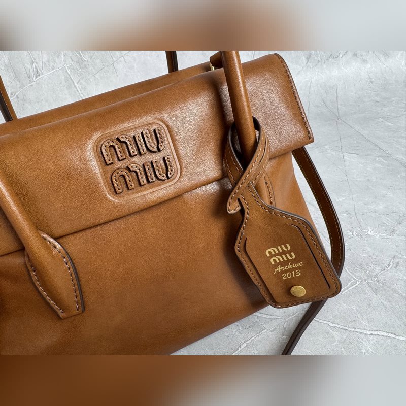 5BA303 原廠Miu 張元英同款秀款 中古手提包 探索女性多元風貌 複古風情