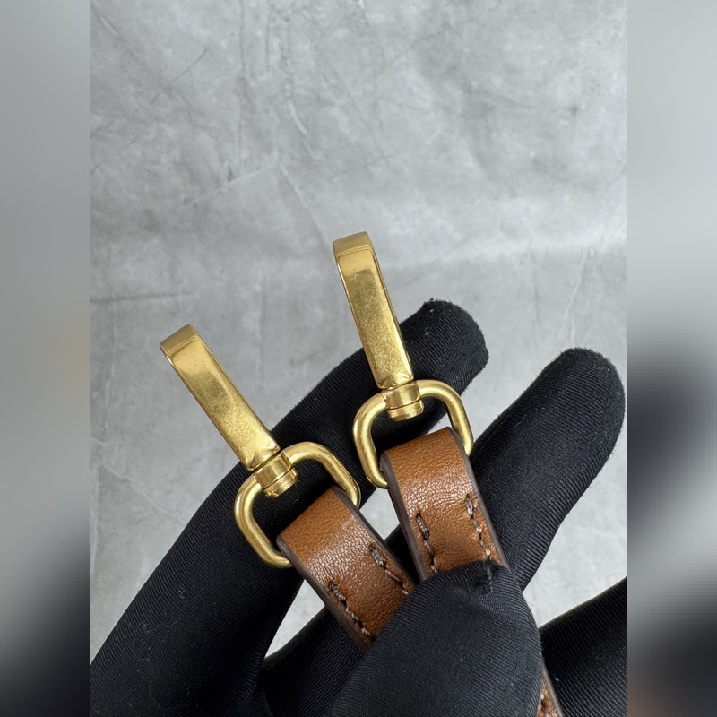 5BA303 原廠Miu 張元英同款秀款 中古手提包 探索女性多元風貌 複古風情