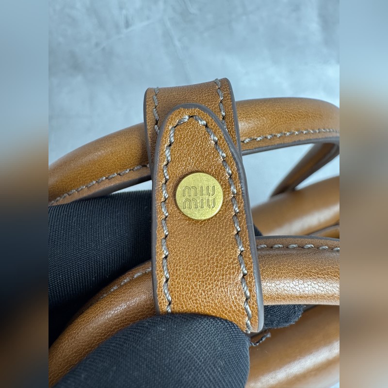 5BA303 原廠Miu 張元英同款秀款 中古手提包 探索女性多元風貌 複古風情