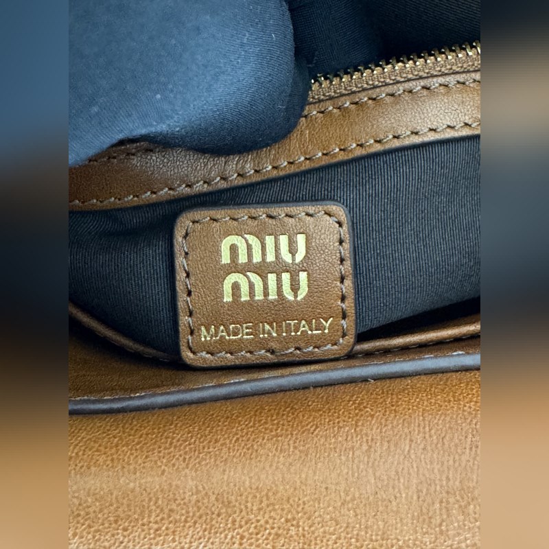 5BA303 原廠Miu 張元英同款秀款 中古手提包 探索女性多元風貌 複古風情