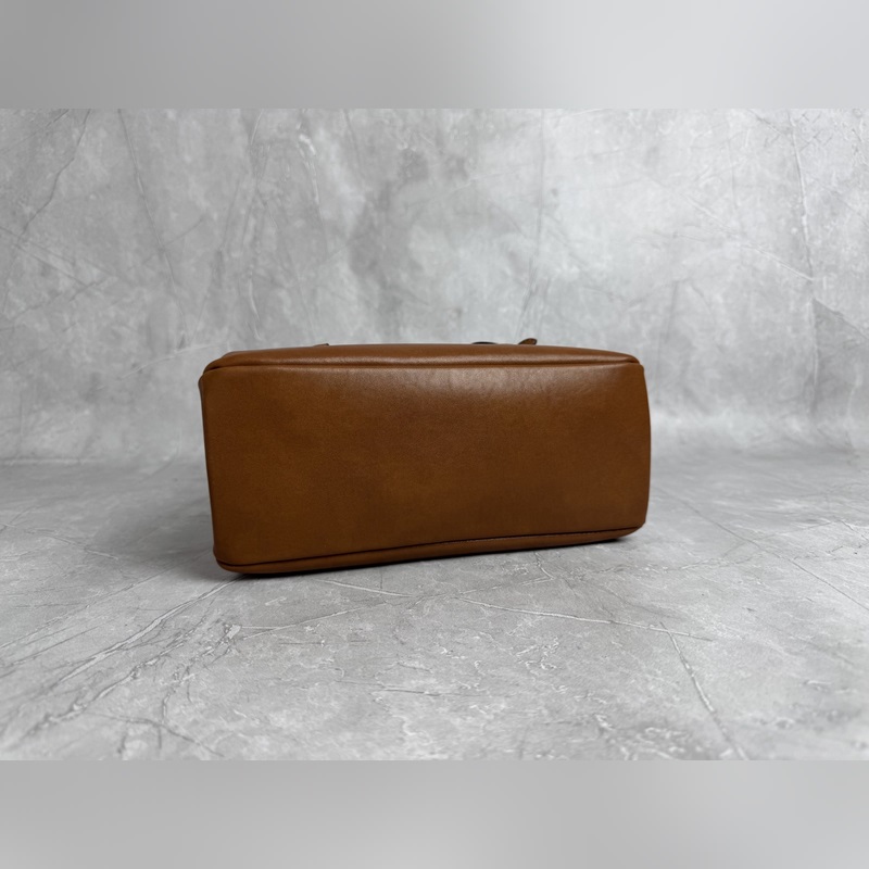 5BA303 原廠Miu 張元英同款秀款 中古手提包 探索女性多元風貌 複古風情