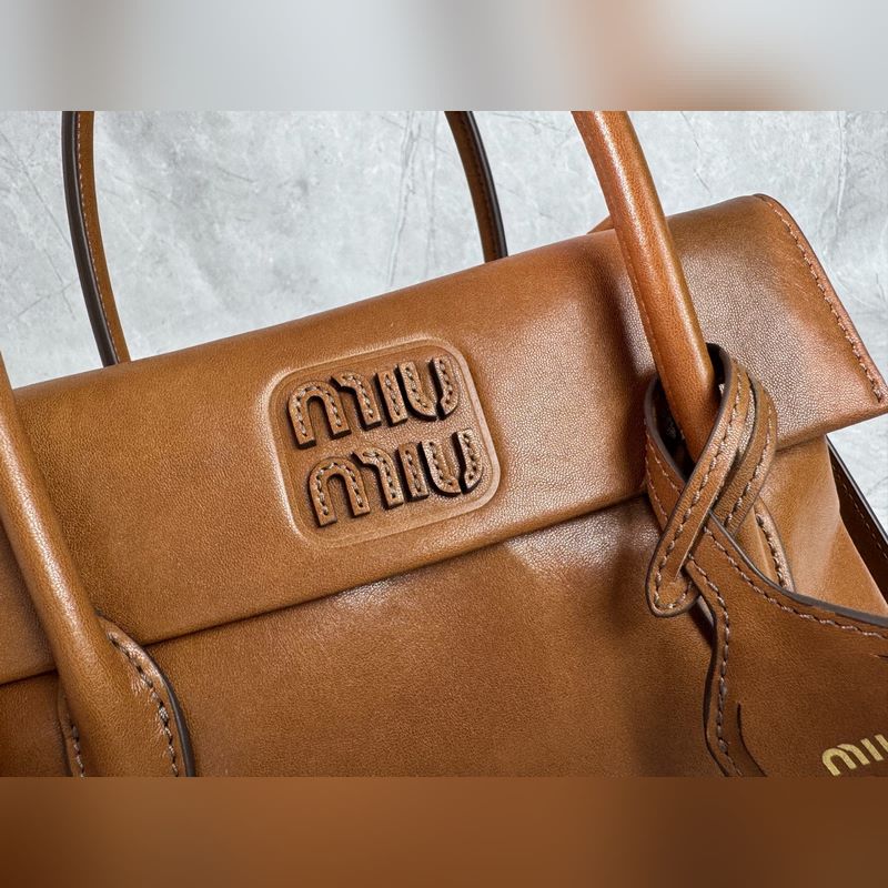 5BA303 原廠Miu 張元英同款秀款 中古手提包 探索女性多元風貌 複古風情