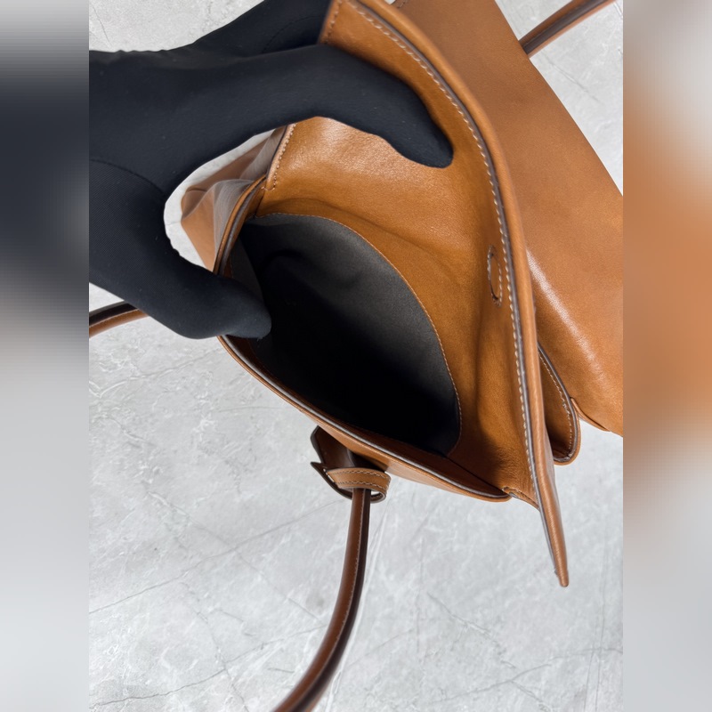 5BA303 原廠Miu 張元英同款秀款 中古手提包 探索女性多元風貌 複古風情