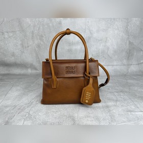 5BA303 原廠Miu 張?jiān)⑼钚憧?中古手提包 探索女性多元風(fēng)貌 複古風(fēng)情