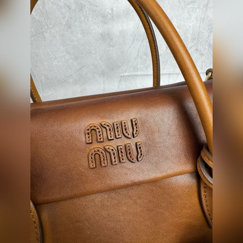 5BA303 原廠Miu 張元英同款秀款 中古手提包 探索女性多元風貌 複古風情