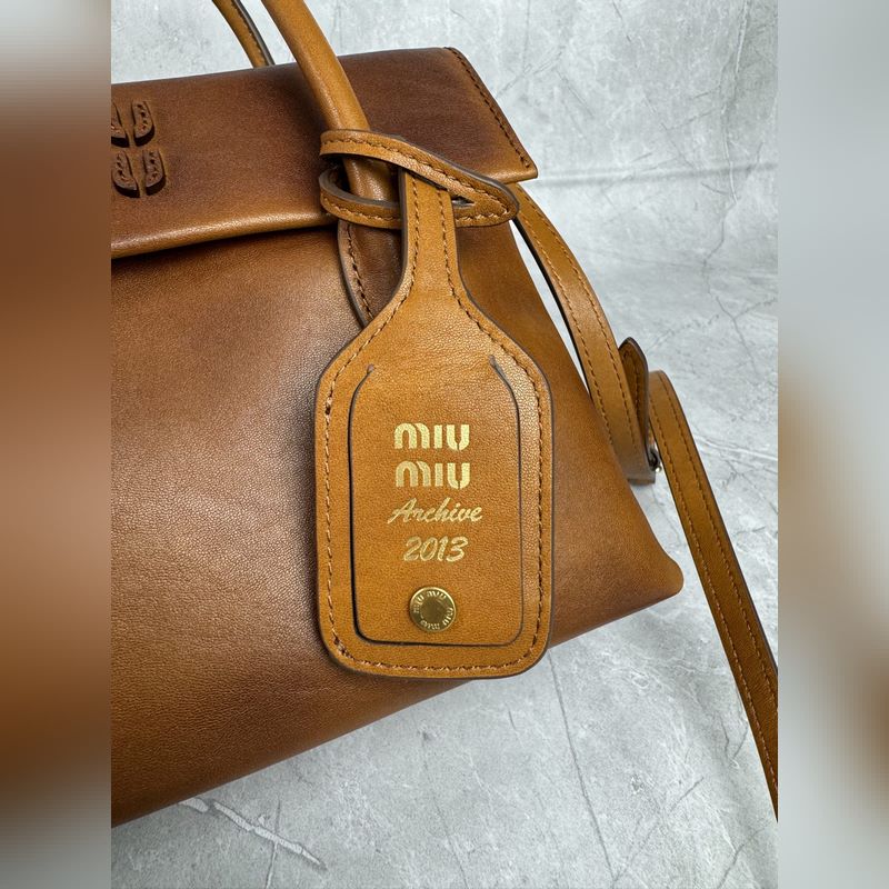 5BA303 原廠Miu 張元英同款秀款 中古手提包 探索女性多元風貌 複古風情