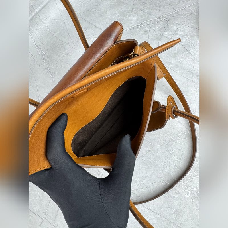 5BA303 原廠Miu 張元英同款秀款 中古手提包 探索女性多元風貌 複古風情