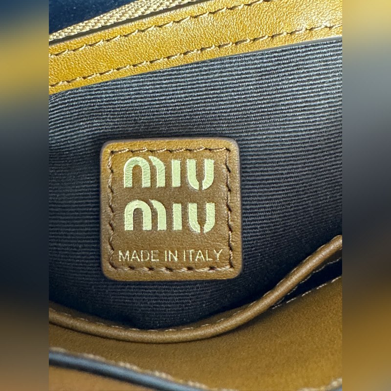 5BA303 原廠Miu 張元英同款秀款 中古手提包 探索女性多元風貌 複古風情
