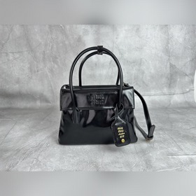 5BA303 亮面原廠牛皮革 Miu 張?jiān)⑼钚憧?中古手提包 探索女性多元風(fēng)