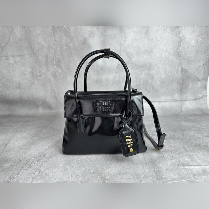 5BA303 亮面原廠牛皮革 Miu 張元英同款秀款 中古手提包 探索女性多元風