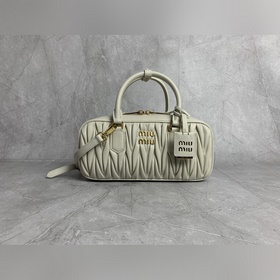 5BB148繡線(白色) Miu家新款保齡球包包，官網(wǎng)主推，今年絕對(duì)爆 款式，頂