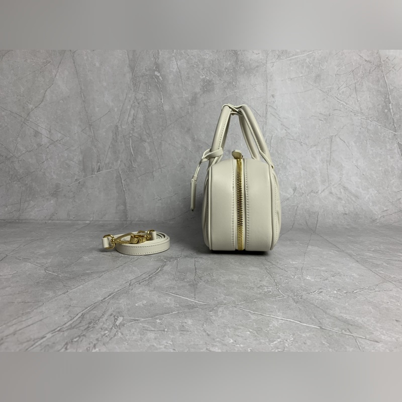 5BB148繡線(白色) Miu家新款保齡球包包，官網主推，今年絕對爆 款式，頂