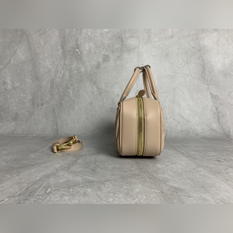 5BB148繡線(裸粉) Miu家新款保齡球包包，官網主推，今年絕對爆 款式，頂