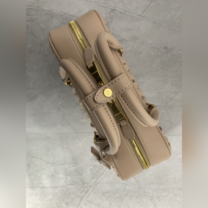 5BB148繡線(裸粉) Miu家新款保齡球包包，官網主推，今年絕對爆 款式，頂