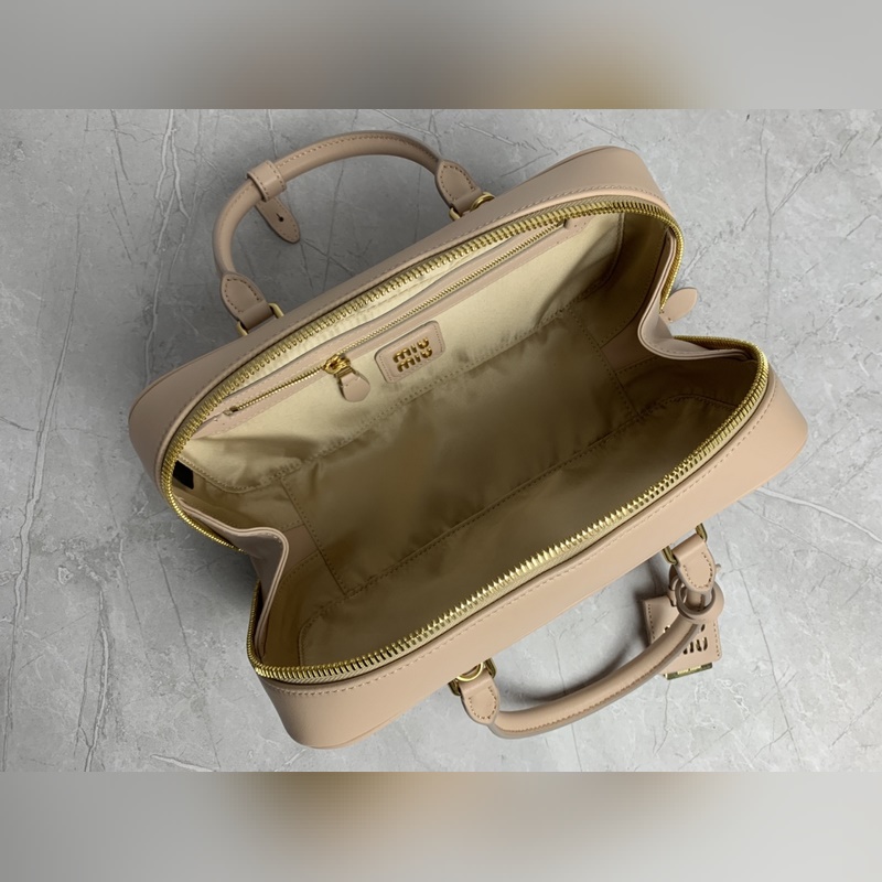 5BB148繡線(裸粉) Miu家新款保齡球包包，官網主推，今年絕對爆 款式，頂