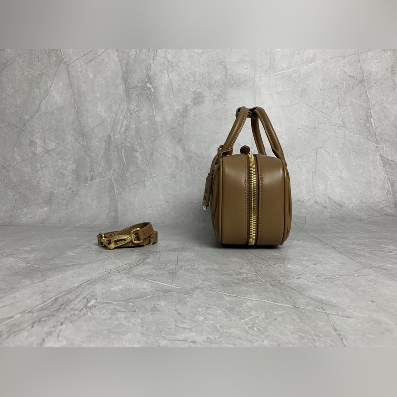 5BB148繡線(焦糖) Miu家新款保齡球包包，官網主推，今年絕對爆 款式，頂