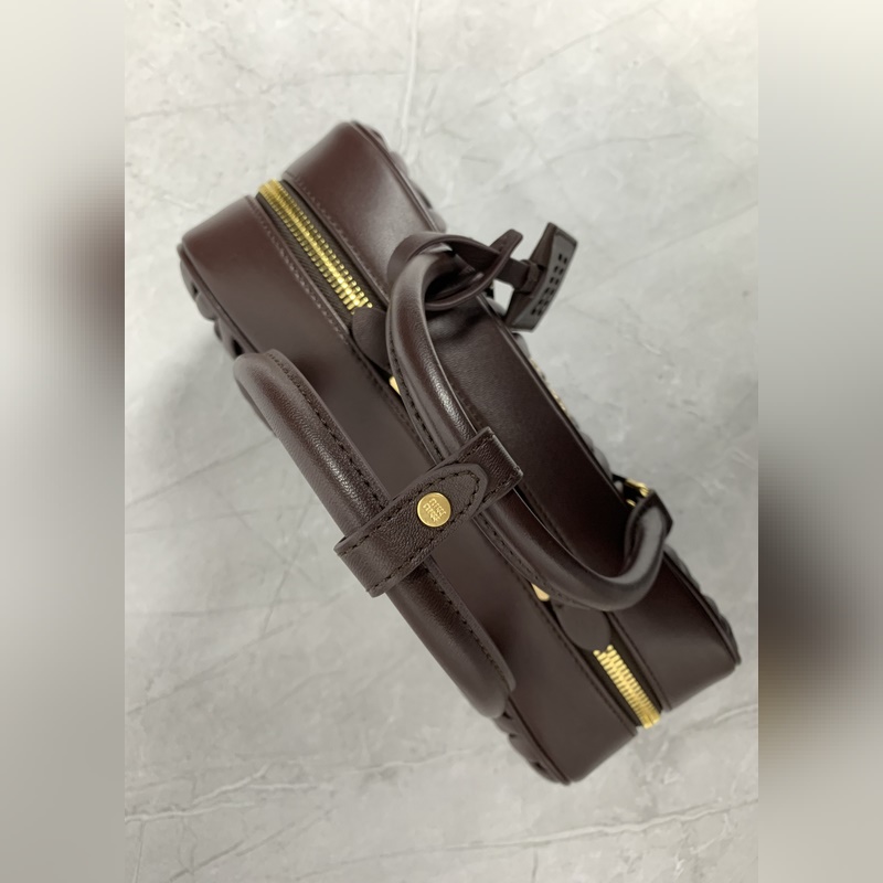 5BB148繡線(石楠木) Miu家新款保齡球包包，官網主推，今年絕對爆 款式，