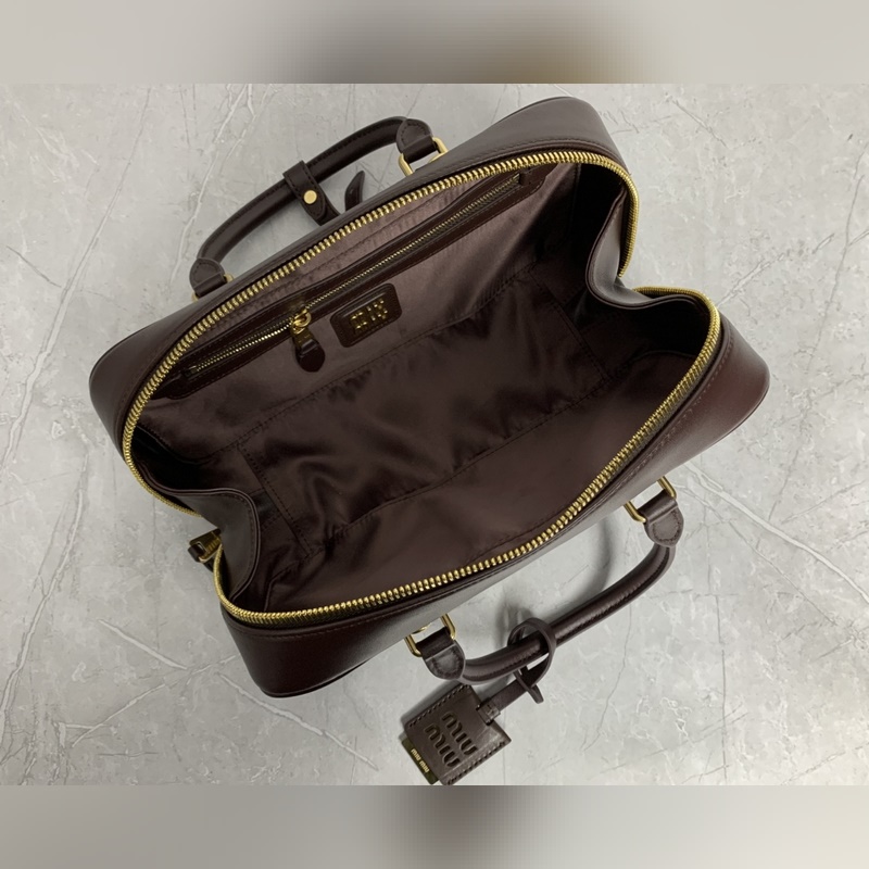 5BB148繡線(石楠木) Miu家新款保齡球包包，官網主推，今年絕對爆 款式，