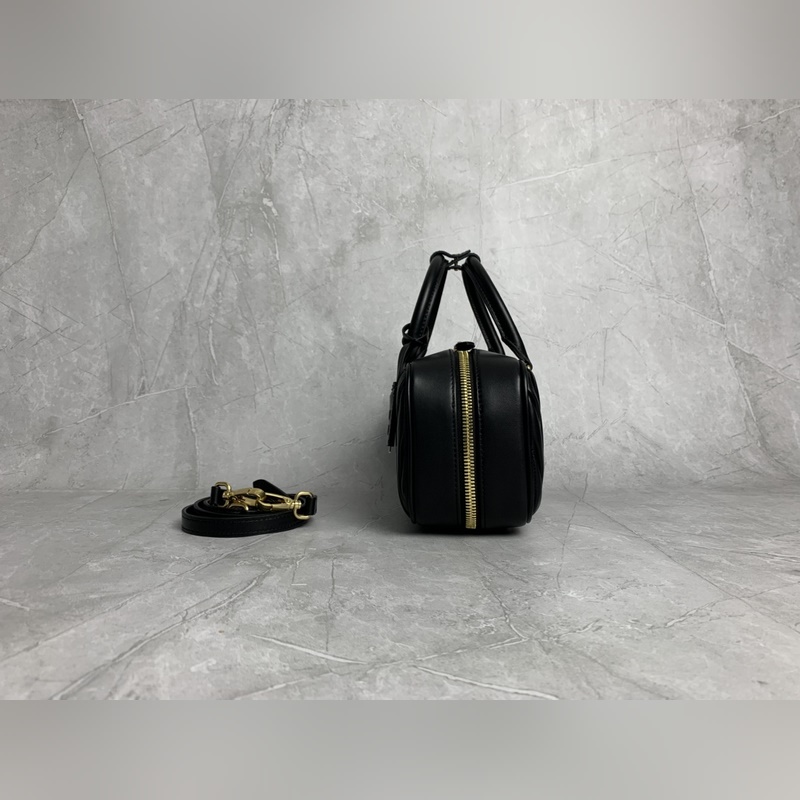 5BB148繡線(黑色) Miu家新款保齡球包包，官網主推，今年絕對爆 款式，頂