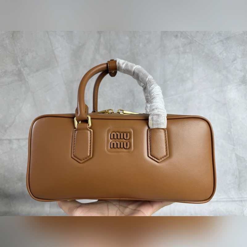 保齡球最新版原廠皮 5BB148(幹邑色) M家新款保齡球包包，官網主推，今年絕