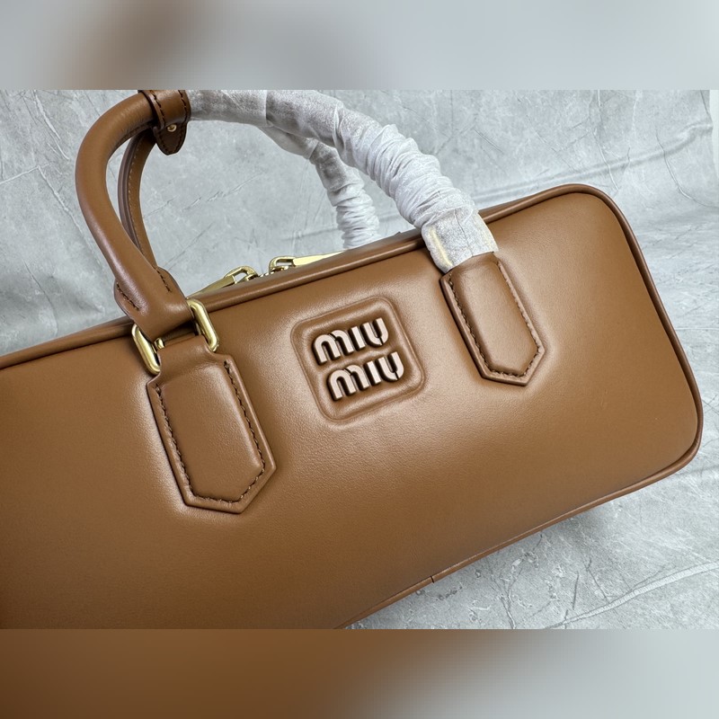 保齡球最新版原廠皮 5BB148(幹邑色) M家新款保齡球包包，官網主推，今年絕