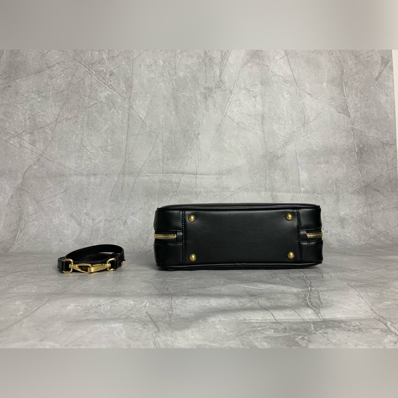 保齡球最新版原廠皮 5BB148(黑色) M家新款保齡球包包，官網主推，今年絕對