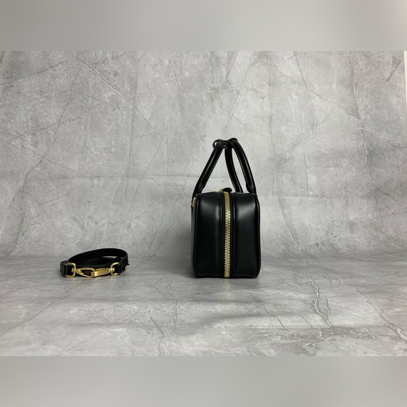 保齡球最新版原廠皮 5BB148(黑色) M家新款保齡球包包，官網主推，今年絕對