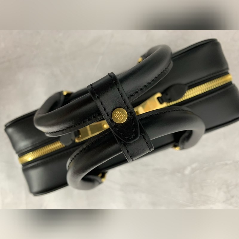 保齡球最新版原廠皮 5BB148(黑色) M家新款保齡球包包，官網主推，今年絕對