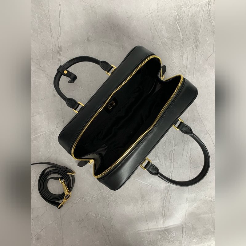 保齡球最新版原廠皮 5BB148(黑色) M家新款保齡球包包，官網主推，今年絕對