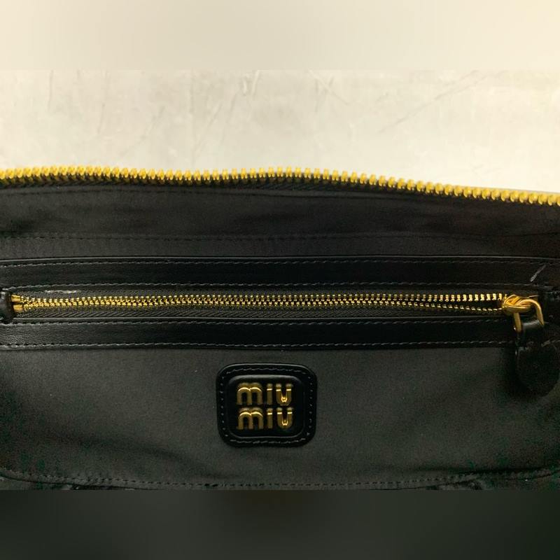 保齡球最新版原廠皮 5BB148(黑色) M家新款保齡球包包，官網主推，今年絕對