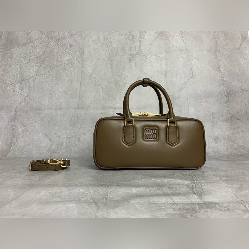 保齡球最新版原廠皮 5BB148(苔原色) M家新款保齡球包包，官網主推，今年絕