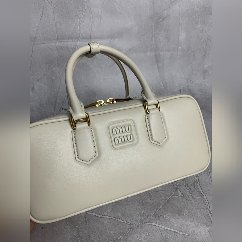 保齡球最新版原廠皮 5BB148(白色) M家新款保齡球包包，官網(wǎng)主推，今年絕對