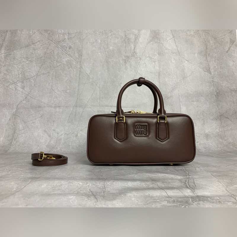 保齡球最新版原廠皮 5BB148(石楠木色) M家新款保齡球包包，官網主推，今