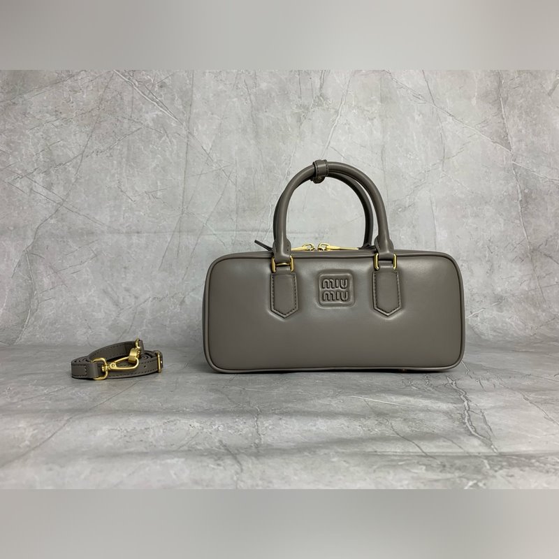 保齡球最新版原廠皮 5BB148(水泥灰) M家新款保齡球包包，官網主推，今年絕