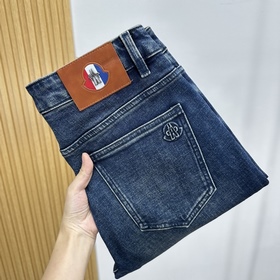 Moncler 蒙口 25年秋冬新品修身小直筒版型裁剪設計男士通勤百搭商務牛仔褲