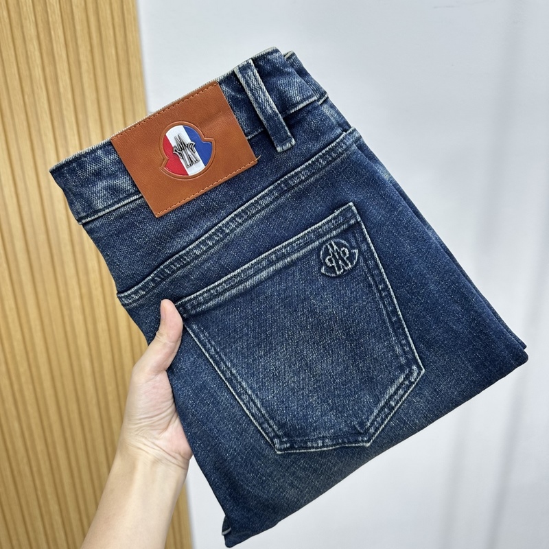 Moncler 蒙口 25年秋冬新品修身小直筒版型裁剪設計男士通勤百搭商務牛仔褲