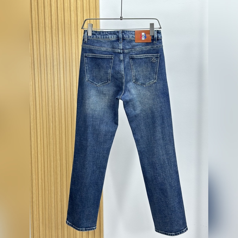 Moncler 蒙口 25年秋冬新品修身小直筒版型裁剪設計男士通勤百搭商務牛仔褲