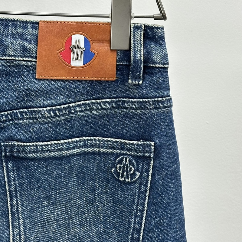 Moncler 蒙口 25年秋冬新品修身小直筒版型裁剪設計男士通勤百搭商務牛仔褲